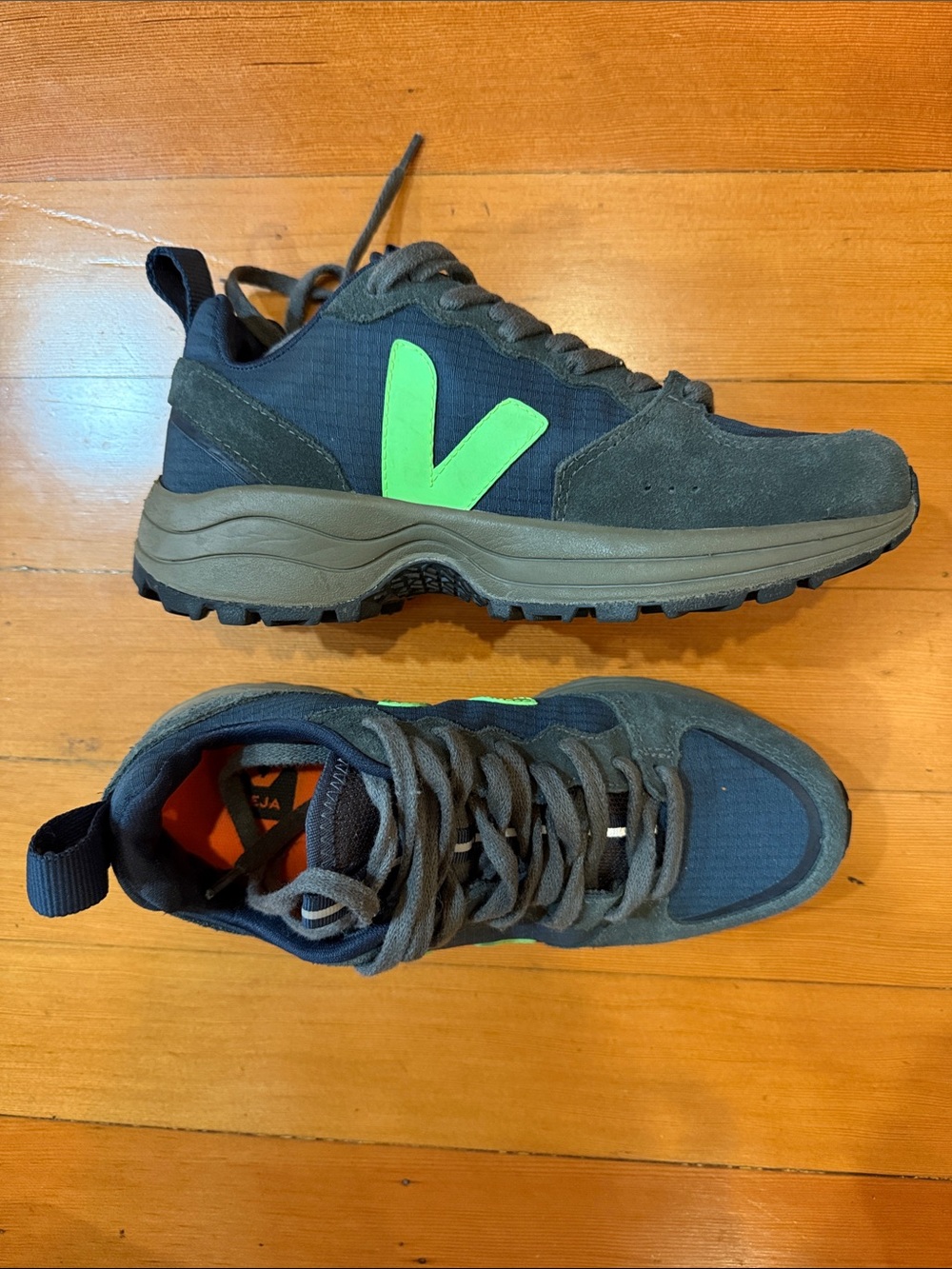 Veja Venturi hiking shoe